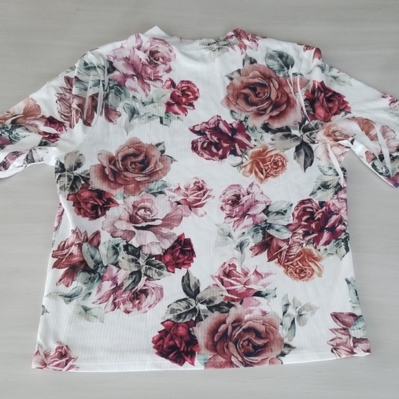 Ribbed Roses Top - Picture 3 of 3